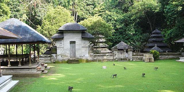 Read more about the article Alas Kedaton Temple