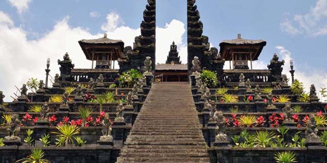 You are currently viewing Bali Besakih Temple