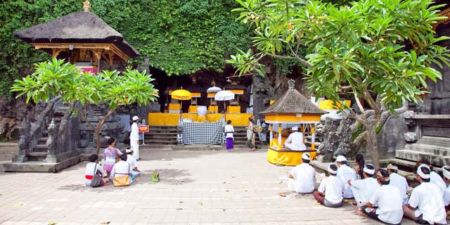 You are currently viewing Goa Lawah Temple