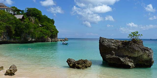 You are currently viewing Padang Padang Beach